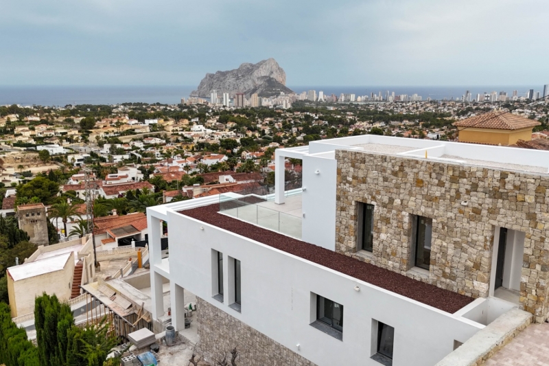 Preciosa villa con espectaculares vistas, de nueva obra a la Venta, en Calpe! 