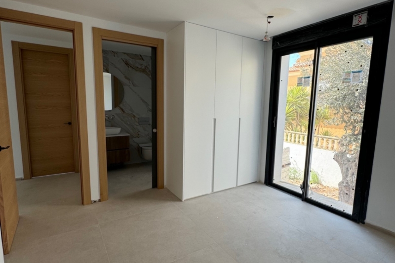 Preciosa villa con espectaculares vistas, de nueva obra a la Venta, en Calpe! 