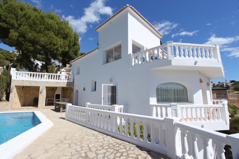BENISSA COSTA - ENCANTADORA VILLA MEDITERRÁNEA, CON 4 DORMITORIOS UBICADA EN LA IDÍLICA COSTA DE BENISSA!
