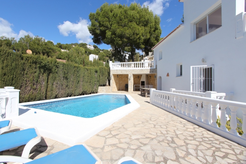 BENISSA COSTA - ENCANTADORA VILLA MEDITERRÁNEA, CON 4 DORMITORIOS UBICADA EN LA IDÍLICA COSTA DE BENISSA!
