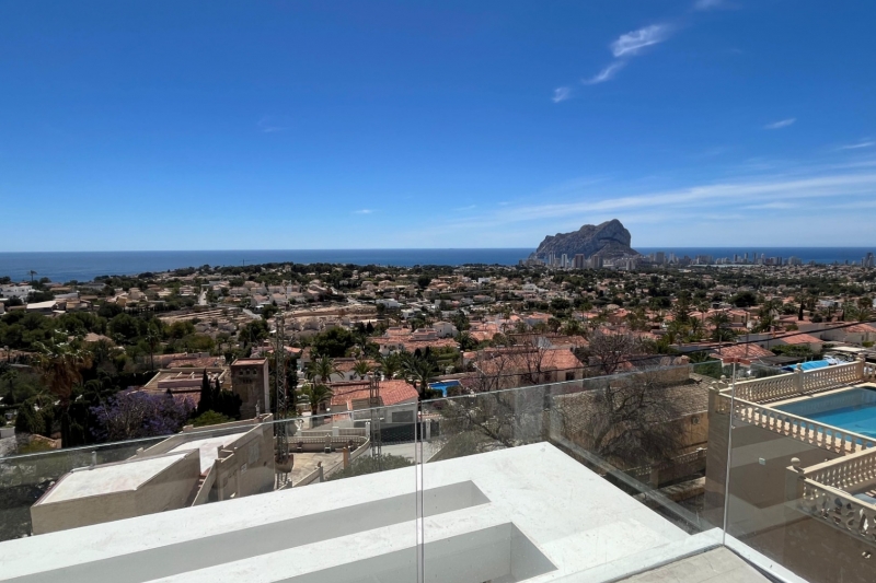 Preciosa villa con espectaculares vistas, de nueva obra a la Venta, en Calpe! 