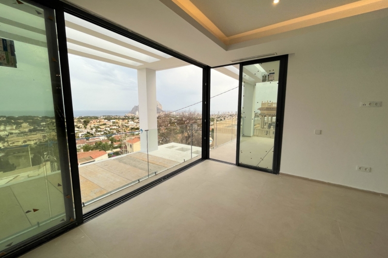 Preciosa villa con espectaculares vistas, de nueva obra a la Venta, en Calpe! 