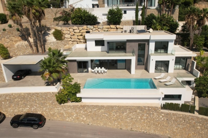 Exclusiva villa de lujo a la venta en Benissa, con vistas panorámicas al mar y al Peñón de Ifach!