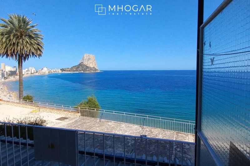 Calpe- Apartamentos en primera linea de la playa con vistas directas al mar y Peñon de Ifach