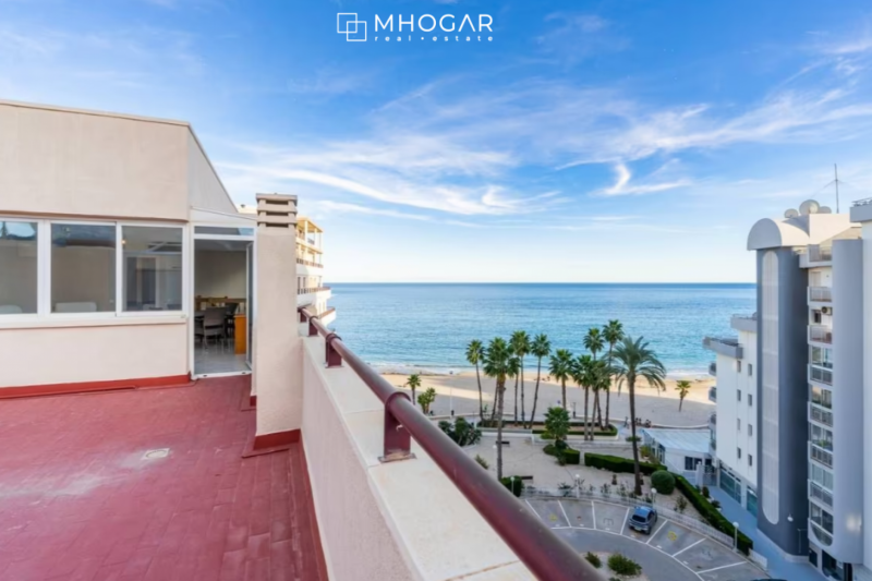 Calpe- Ático duplex a la venta, en primera línea de playa